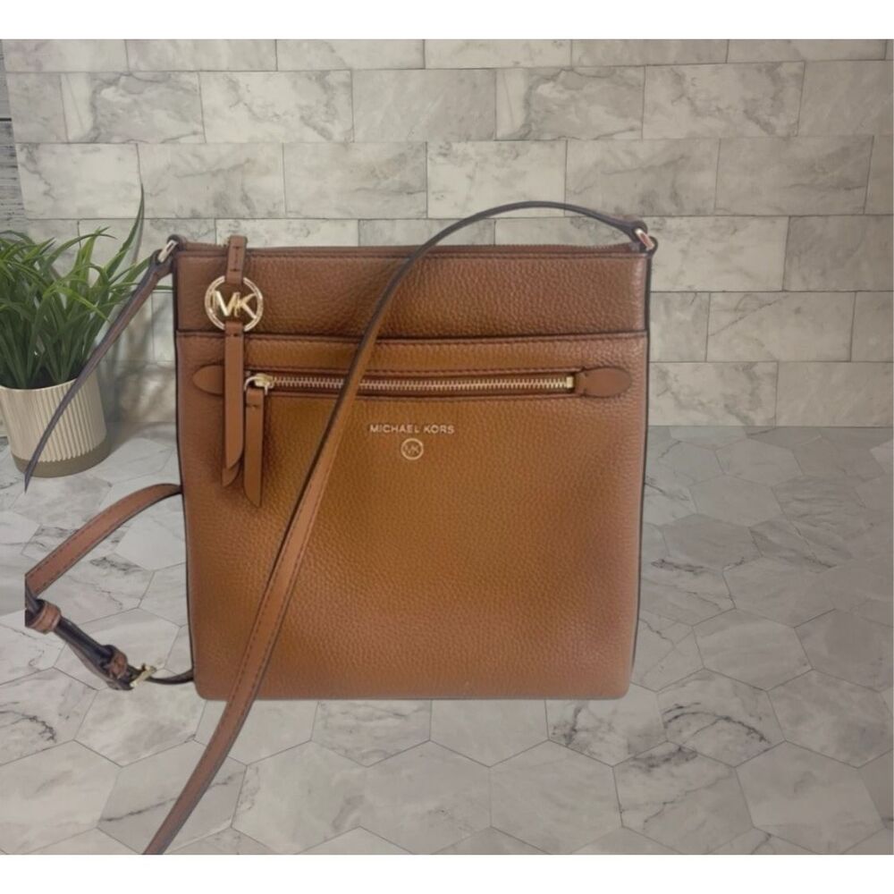 Michael Kors Jet Set Charm Small NS Flat Crossbody Luggage